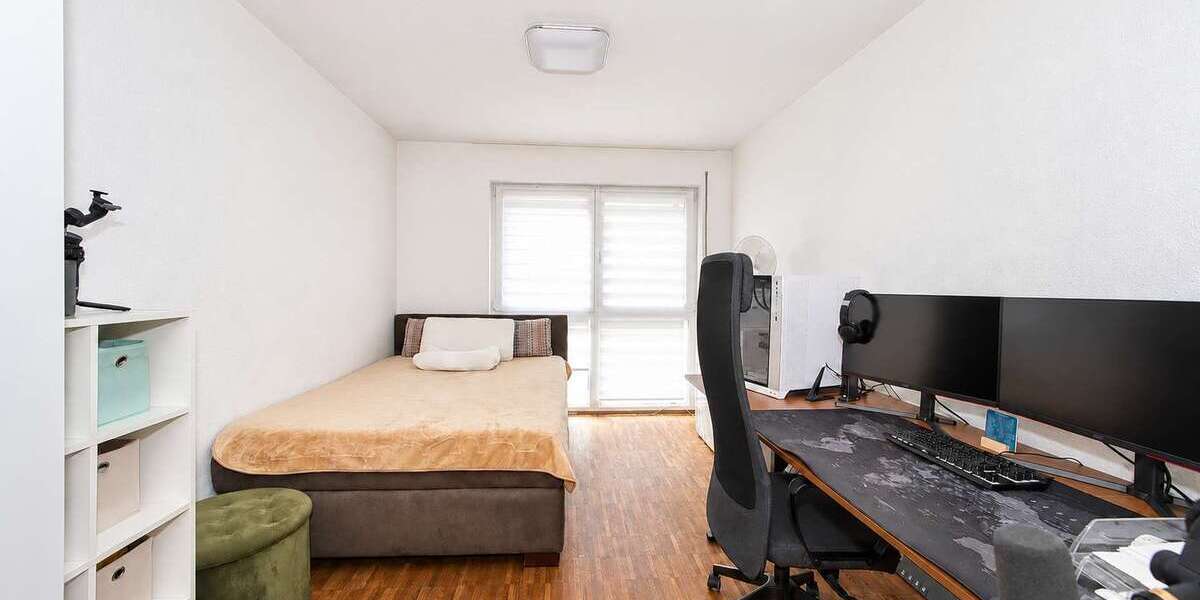 Großzügige 4,5 Zimmer-Wohnung mit großer überdachter Loggia, Aufzug und Tiefgarage in Plochingen - Etagenwohnung Plochingen | Angebot:27532372