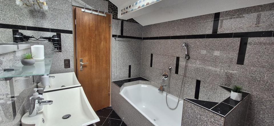 Dachgeschoßwohnung Nordheim - 4.5 Zimmer, 105 m&sup2;, 1.200&euro; | Angebot:27568269