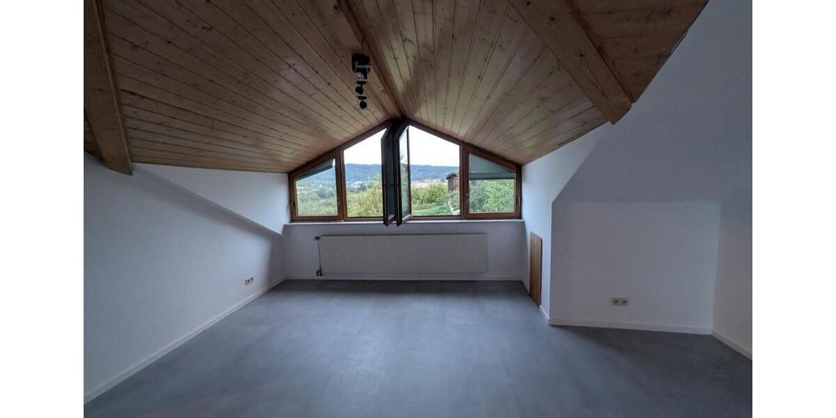 Dachgeschoßwohnung Weissach im Tal - 2.5 Zimmer, 69 m&sup2;, 870&euro; | Angebot:27557897