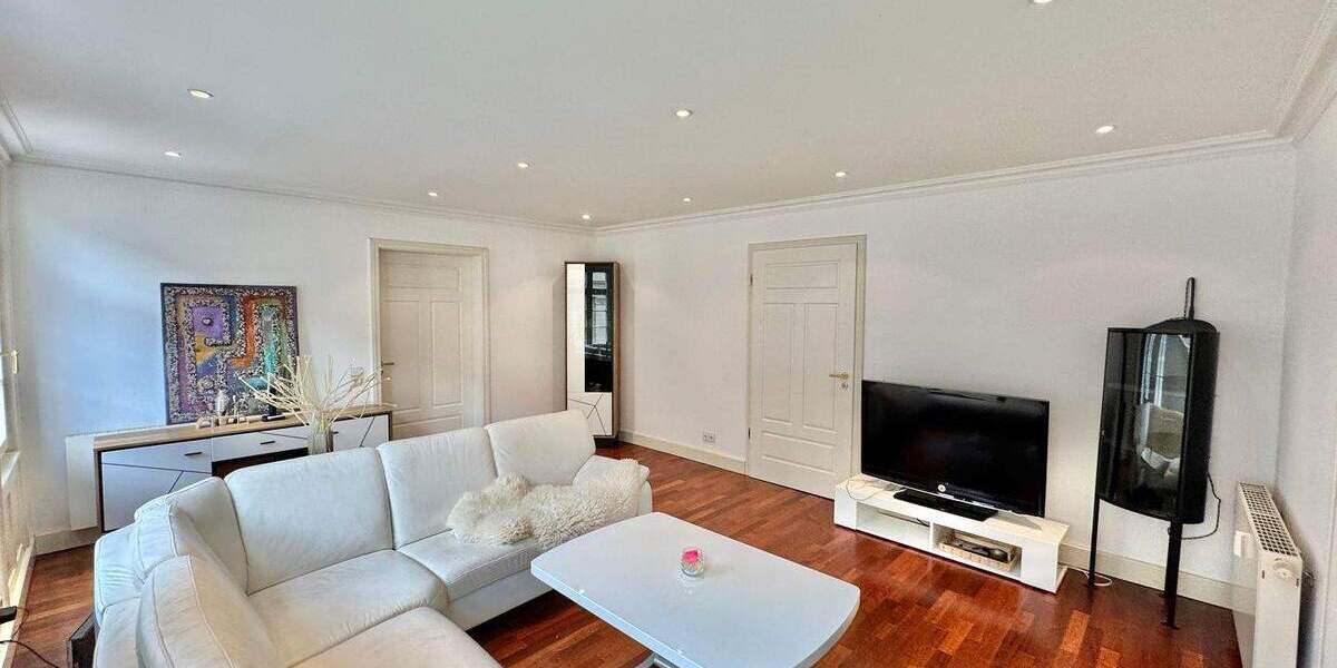 Etagenwohnung Stuttgart Mitte - 5 Zimmer, 130 m&sup2;, 2.340&euro; | Angebot:25704686