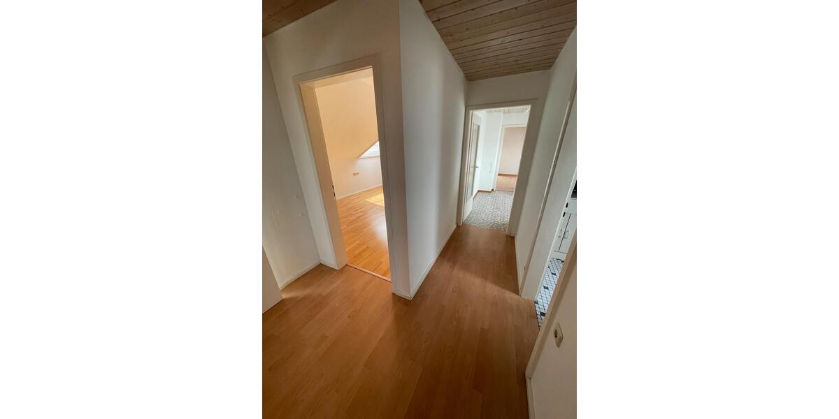 Dachgeschoßwohnung Hemmingen - 3 Zimmer, 60 m&sup2;, 900&euro; | Angebot:25851445