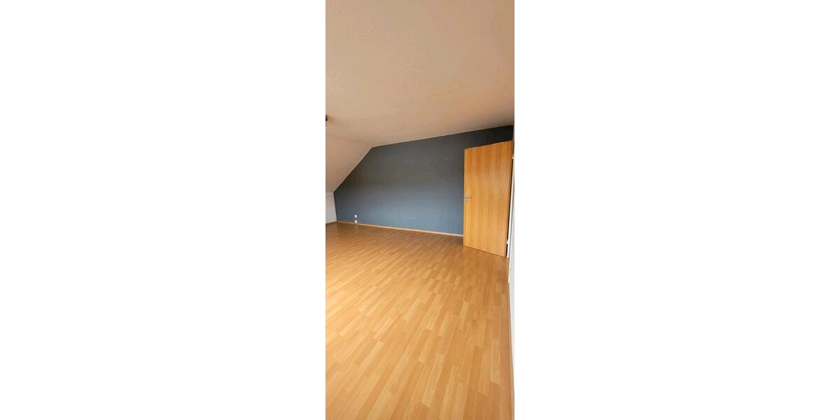 Dachgeschoßwohnung Leonberg - 3 Zimmer, 70 m&sup2;, 800&euro; | Angebot:25892366