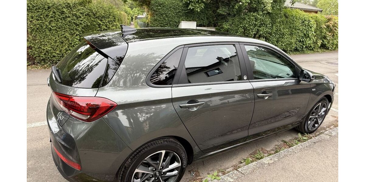 Hyundai i30 107.432 km 17.900 &euro; Stuttgart 70597