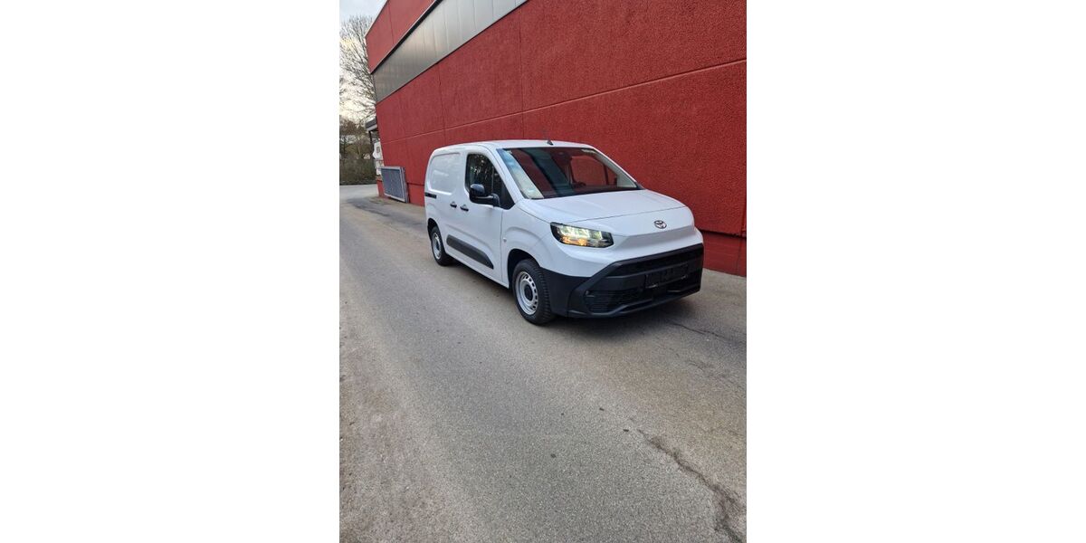 Toyota Proace City 34.000 km 17.350 &euro; Böblingen 71032