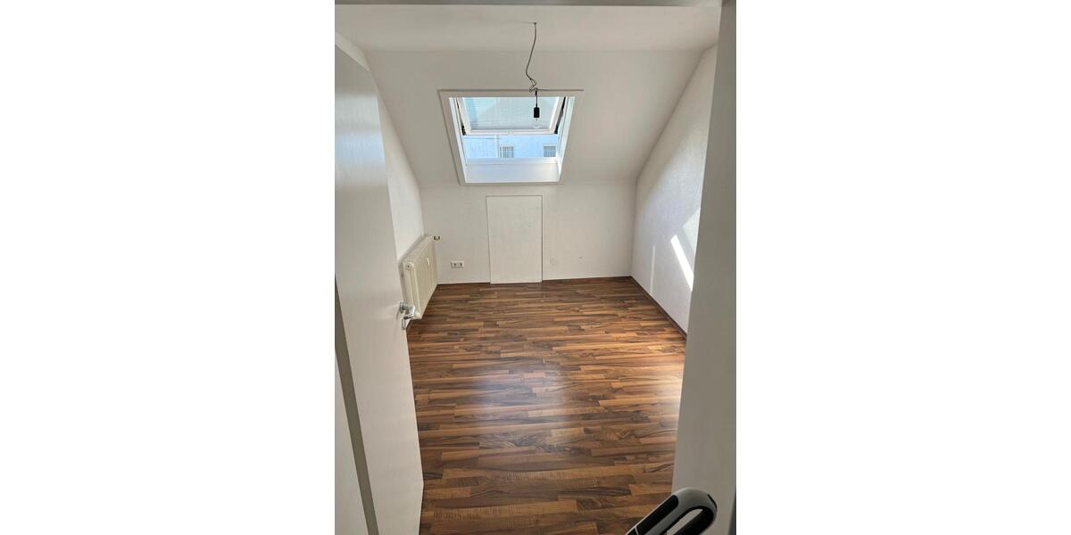 Dachgeschoßwohnung Flein - 3 Zimmer, 70 m&sup2;, 950&euro; | Angebot:25994991