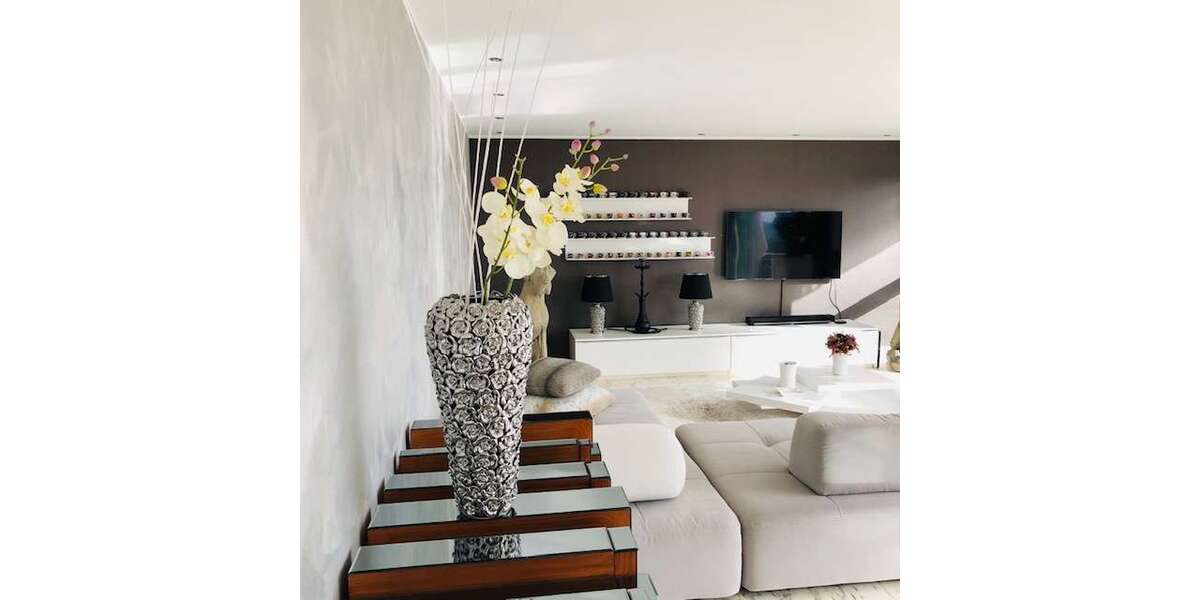 Etagenwohnung Leonberg - 7 Zimmer, 220 m&sup2;, 3.300&euro; | Angebot:25892506