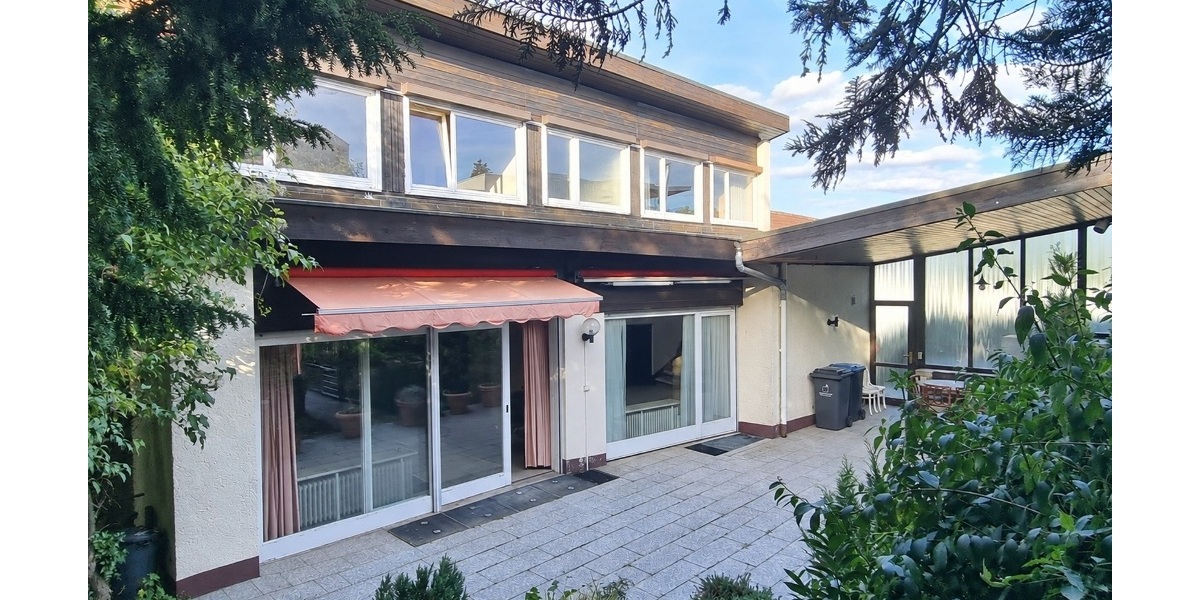 Familienfreundliches Einfamilienhaus mit Einliegerwohnung in attraktiver Aussichtslage von Leonberg - Einliegerwohnung Leonberg Leonberg | Angebot:27550187