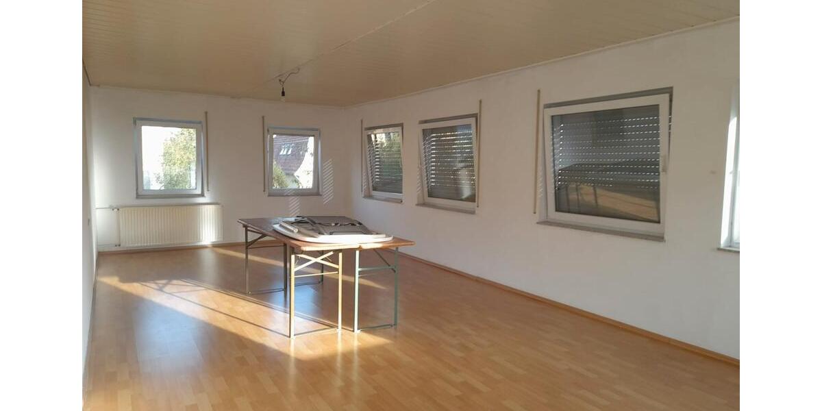 Etagenwohnung Backnang - 4 Zimmer, 96 m&sup2;, 1.000&euro; | Angebot:27540403