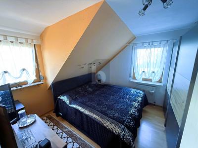 LICHTDURCHFLUTET UND RUHIG WOHNEN MIT CHARME - Dachgeschoßwohnung Leingarten | Angebot:25743452