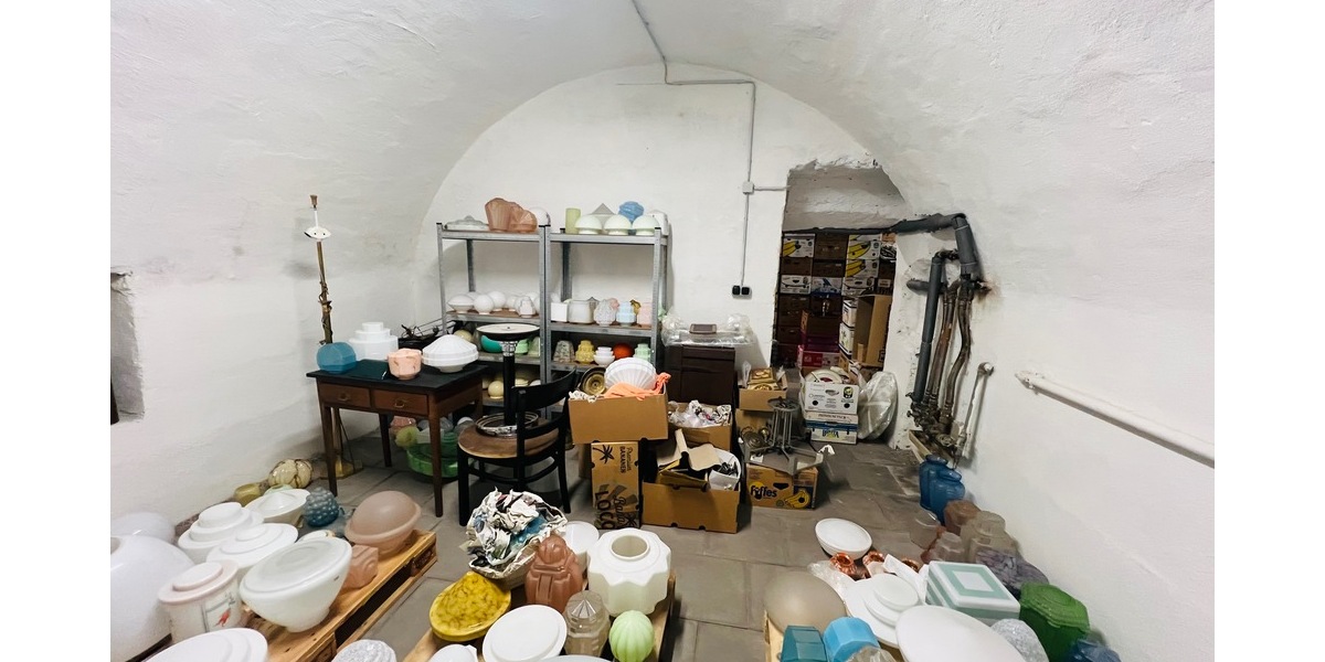 Renditestarke Kapitalanlage in Stuttgart-West: Gewerbeeinheit mit großem Gewölbekeller - Gewerbeobjekt Stuttgart-West West | Angebot:25546918