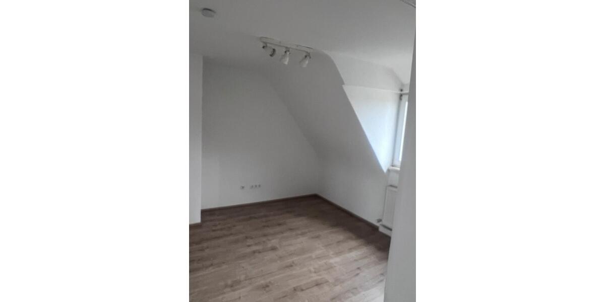 Dachgeschoßwohnung Stuttgart Mühlhausen - 3 Zimmer, 50 m&sup2;, 1.100&euro; | Angebot:25381702
