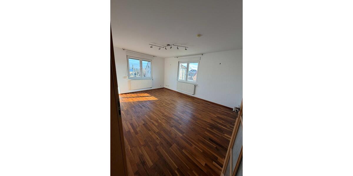 Etagenwohnung Leonberg - 3 Zimmer, 81 m&sup2;, 1.200&euro; | Angebot:25945571