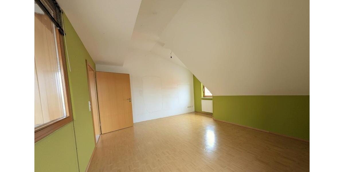 Dachgeschoßwohnung Schwieberdingen - 6.5 Zimmer, 151 m&sup2;, 540.000&euro; | Angebot:26577460