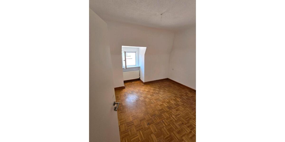 Dachgeschoßwohnung Remseck am Neckar - 3 Zimmer, 67 m&sup2;, 1.150&euro; | Angebot:26423408