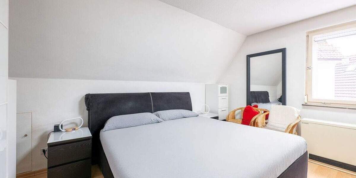 Mehrfamilienhaus, Wohnhaus Stuttgart Degerloch - 9 Zimmer, 140 m&sup2;, 740.000&euro; | Angebot:25685475