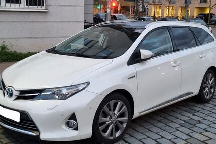 Toyota Auris Touring Sports 156.900 km 13.199 &euro; Stuttgart 70191