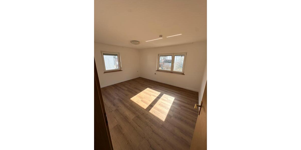 Etagenwohnung Stuttgart Zuffenhausen - 2 Zimmer, 72 m&sup2;, 1.100&euro; | Angebot:24876482