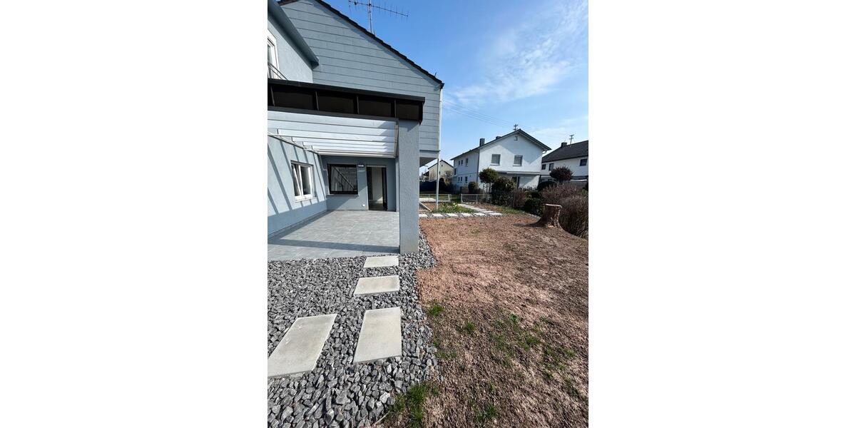 Erdgeschoßwohnung Brackenheim - 4 Zimmer, 100 m&sup2;, 1.350&euro; | Angebot:25418138