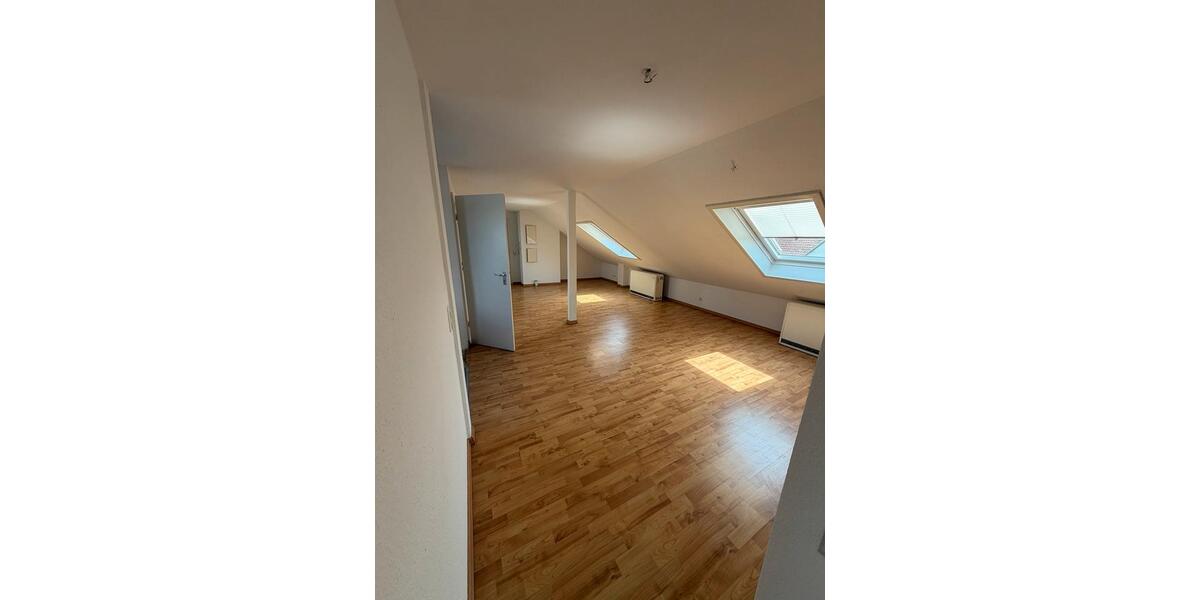Dachgeschoßwohnung Winnenden - 3 Zimmer, 65 m&sup2;, 920&euro; | Angebot:27535615
