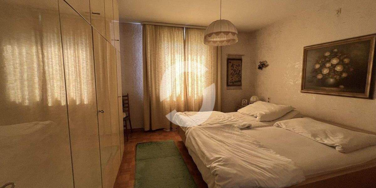 Einfamilienhaus Stuttgart Untertürkheim - 8 Zimmer, 700.000&euro; | Angebot:25743406
