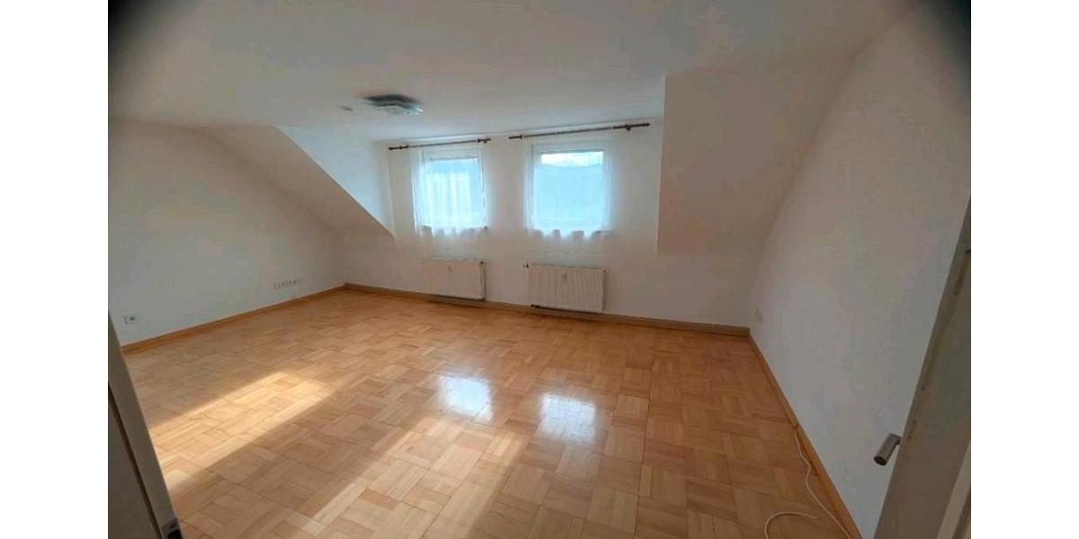 Dachgeschoßwohnung Sachsenheim - 3 Zimmer, 68 m&sup2;, 680&euro; | Angebot:26216342