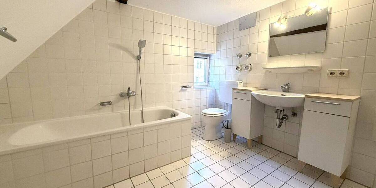 Etagenwohnung Esslingen am Neckar Stadtmitte - 3 Zimmer, 105 m&sup2;, 1.400&euro; | Angebot:26806852