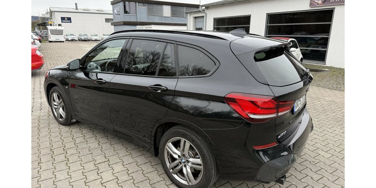 BMW X1 2.0i xDrive M Sportpaket LED,Navi,AHK* 19.000 km 33.650 &euro; Schorndorf 73614