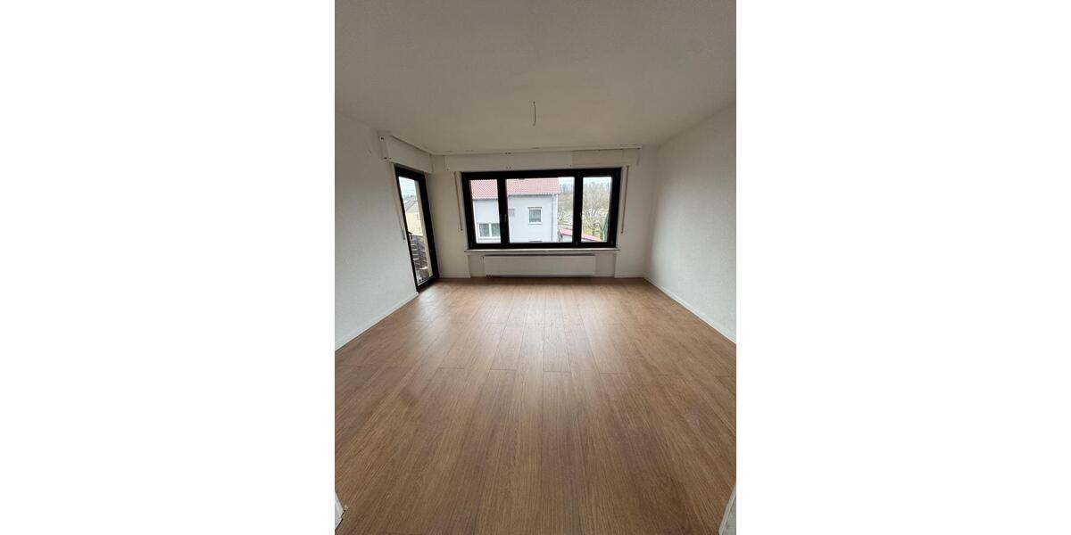 Etagenwohnung Mühlacker - 3.5 Zimmer, 76 m&sup2;, 1.300&euro; | Angebot:25381274