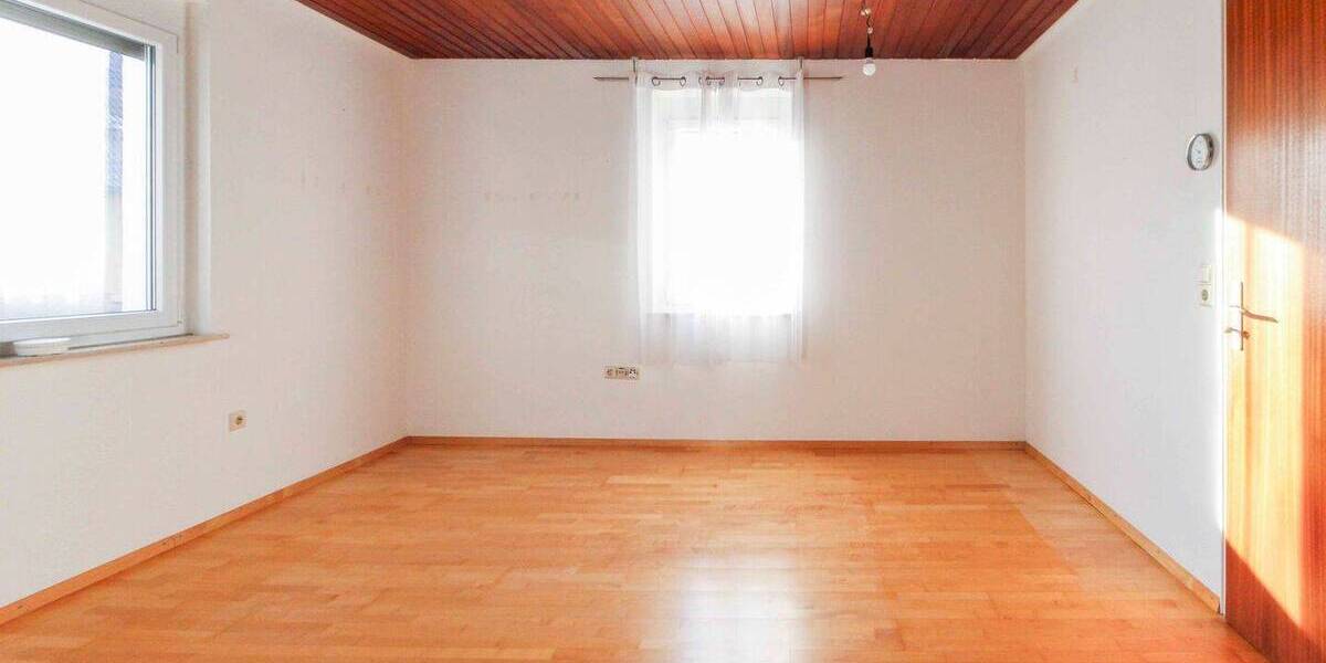 Doppelhaushälfte Erligheim - 9 Zimmer, 151 m&sup2;, 375.000&euro; | Angebot:26028535