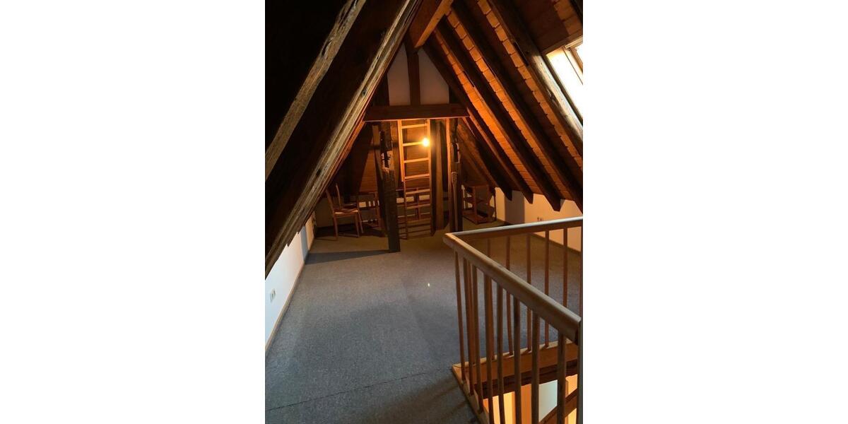 Dachgeschoßwohnung Ludwigsburg Hoheneck - 2.5 Zimmer, 70 m&sup2;, 210.000&euro; | Angebot:26844883