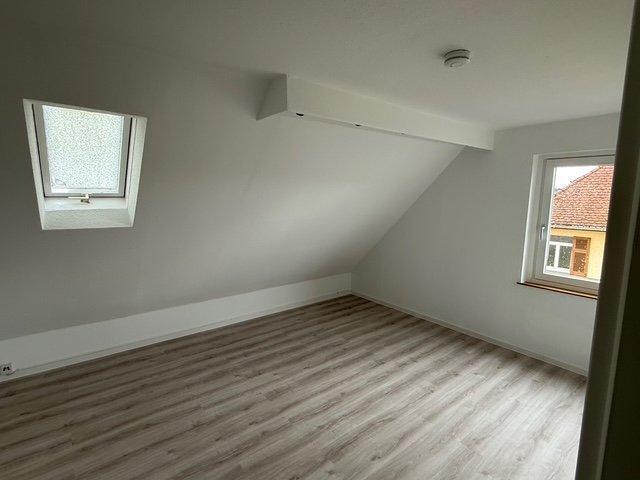 Dachgeschoßwohnung Löchgau - 4 Zimmer, 75 m&sup2;, 950&euro; | Angebot:27542674