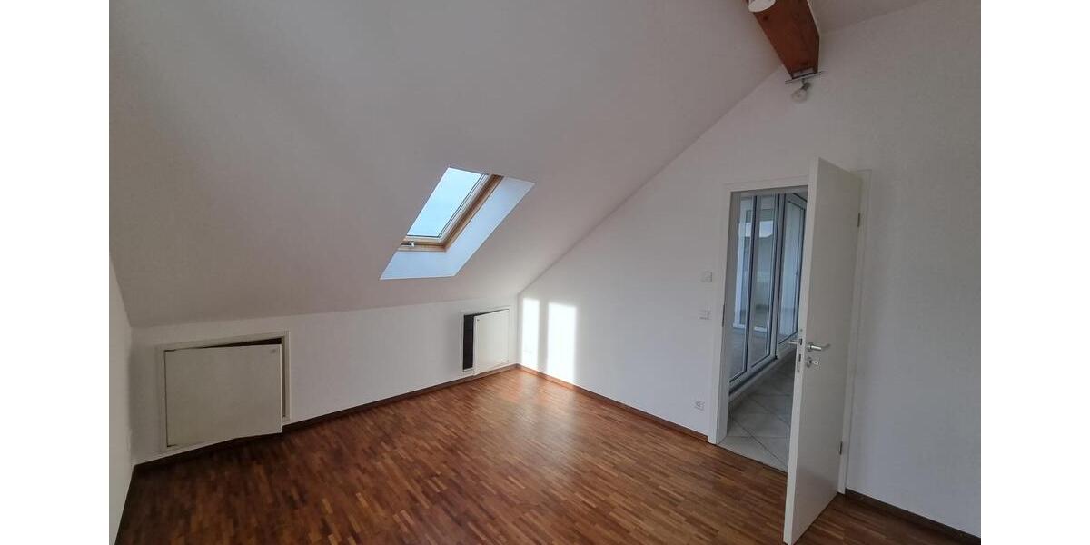 Dachgeschoßwohnung Denkendorf - 3.5 Zimmer, 95 m&sup2;, 1.320&euro; | Angebot:27587633