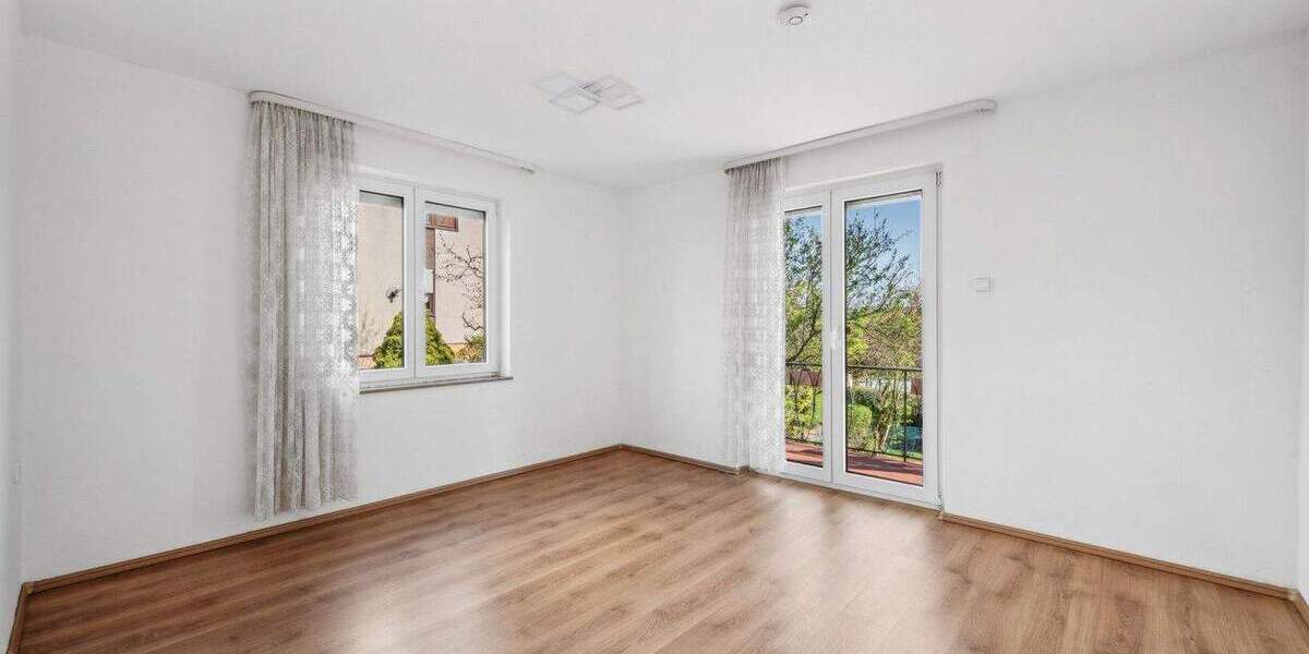 Mehrfamilienhaus, Wohnhaus Sachsenheim / Kleinsachsenheim Kleinsachsenheim - 8 Zimmer, 244 m&sup2;, 668.000&euro; | Angebot:25746121