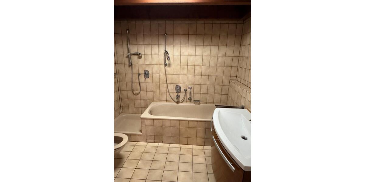 Dachgeschoßwohnung Fellbach - 4 Zimmer, 96 m&sup2;, 1.400&euro; | Angebot:26386662