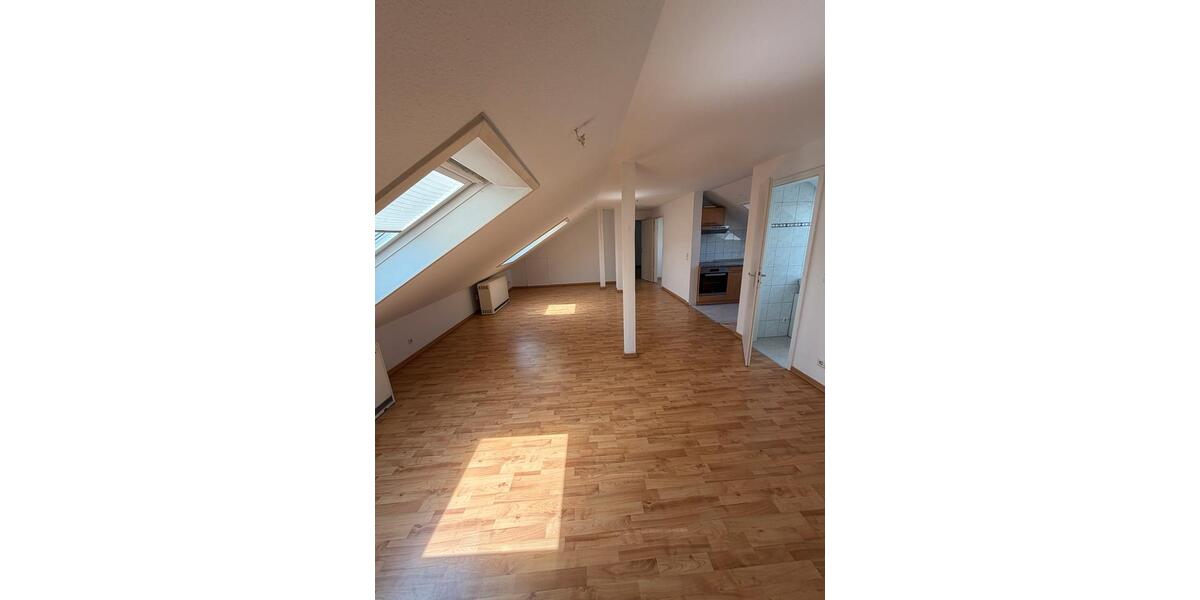 Dachgeschoßwohnung Winnenden - 3 Zimmer, 65 m&sup2;, 920&euro; | Angebot:27535615