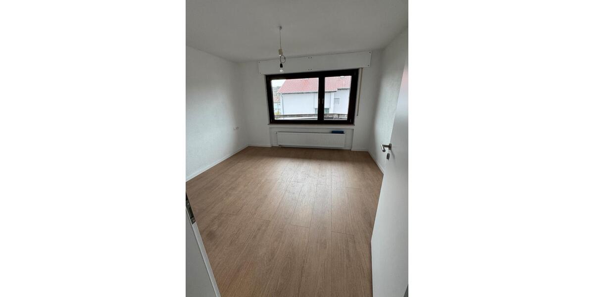 Etagenwohnung Mühlacker - 3.5 Zimmer, 76 m&sup2;, 1.300&euro; | Angebot:25381274
