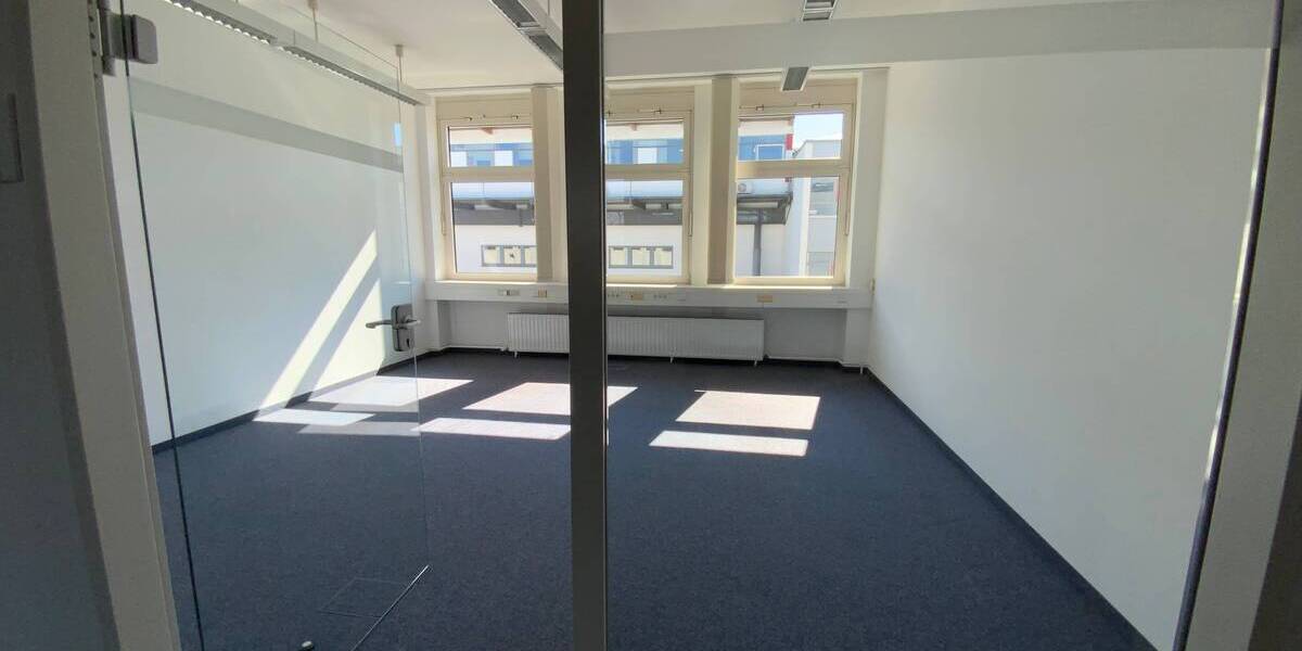 Gewerbeobjekt Sindelfingen Mitte - 6 Zimmer, 2.400&euro; | Angebot:25780763