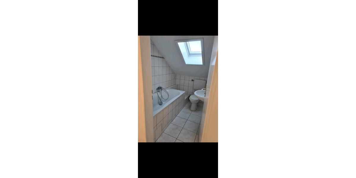 Dachgeschoßwohnung Asperg - 3 Zimmer, 75 m&sup2;, 1.100&euro; | Angebot:27544679