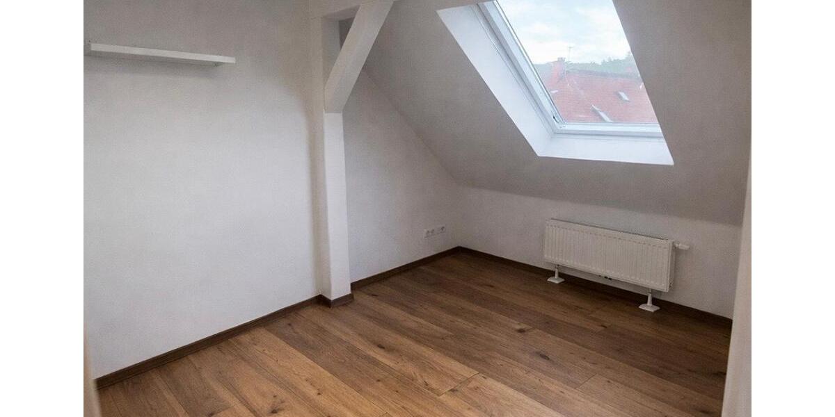 Dachgeschoßwohnung Stuttgart Hedelfingen - 3 Zimmer, 70 m&sup2;, 1.100&euro; | Angebot:25968270