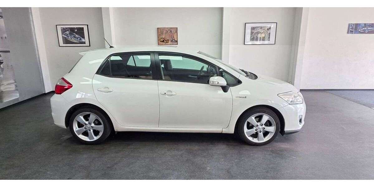 Toyota Auris 180.000 km 6.900 &euro; Asperg 71679