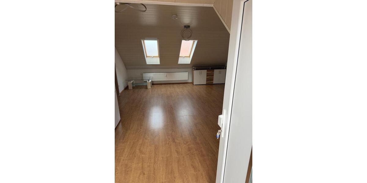 Dachgeschoßwohnung Güglingen - 3 Zimmer, 68 m&sup2;, 1.175&euro; | Angebot:25636987