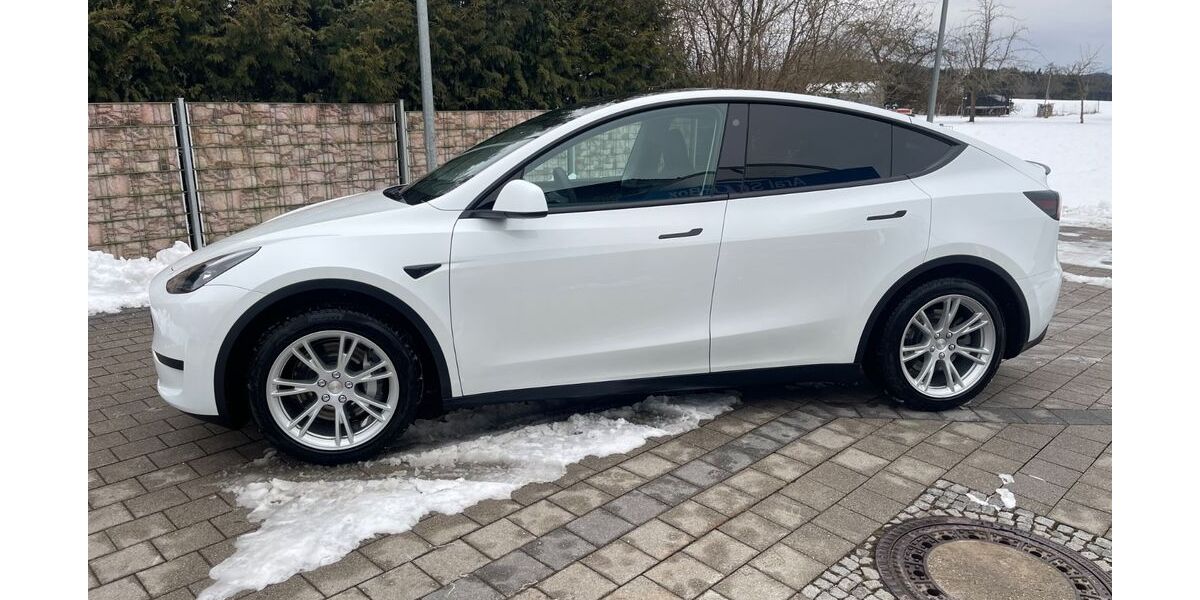 Tesla Model Y 28.800 km 31.450 &euro; Wüstenrot-Neuhütten 71543