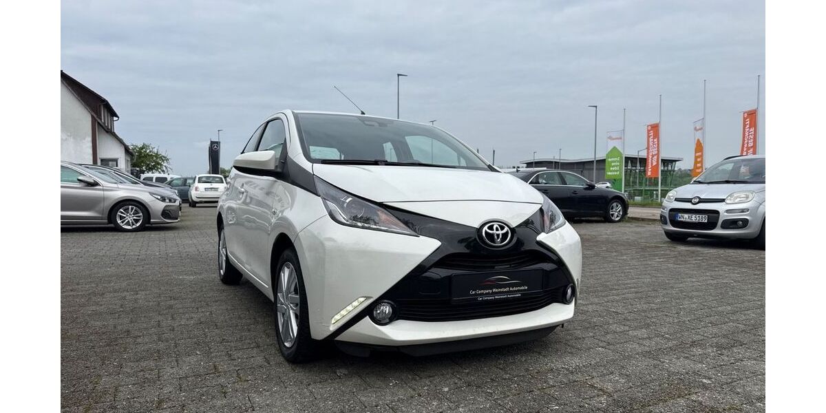Toyota Aygo (X) 45.000 km 10.990 &euro; Weinstadt 71384