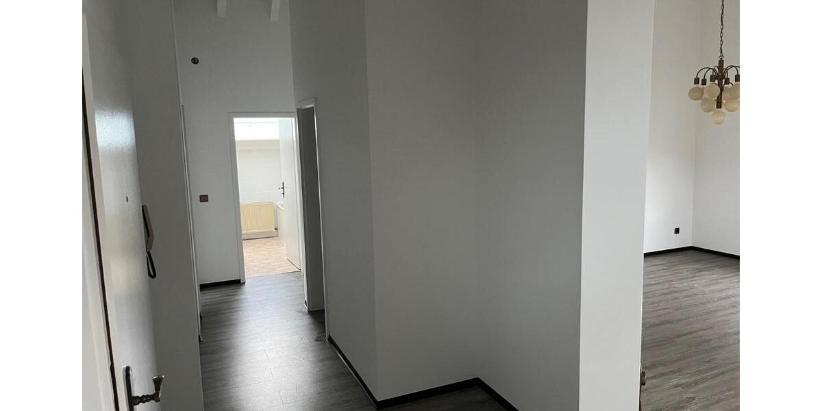 Dachgeschoßwohnung Winnenden - 3.5 Zimmer, 81 m&sup2;, 1.200&euro; | Angebot:27535944