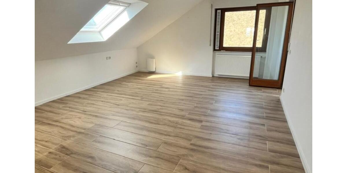 Dachgeschoßwohnung Friolzheim - 2.5 Zimmer, 86 m&sup2;, 1.100&euro; | Angebot:25794082