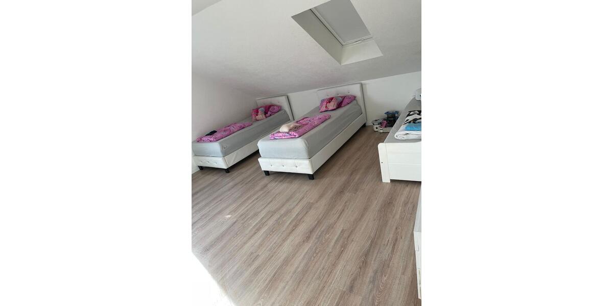 Dachgeschoßwohnung Böblingen Dagersheim - 3 Zimmer, 72 m&sup2;, 1.225&euro; | Angebot:25979030