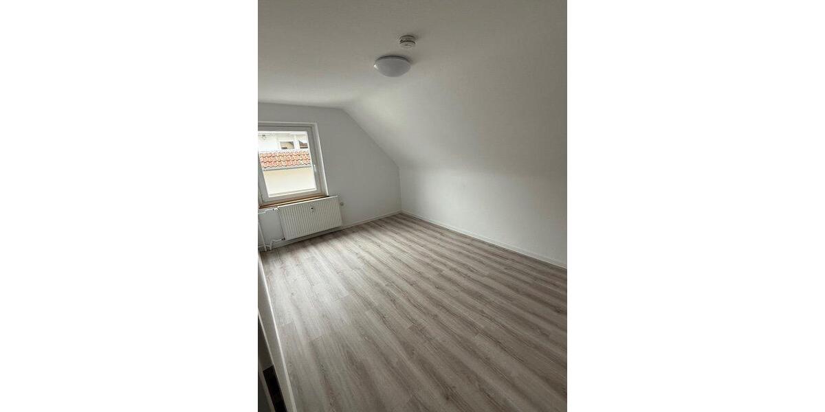 Dachgeschoßwohnung Löchgau - 4 Zimmer, 75 m&sup2;, 950&euro; | Angebot:27542674