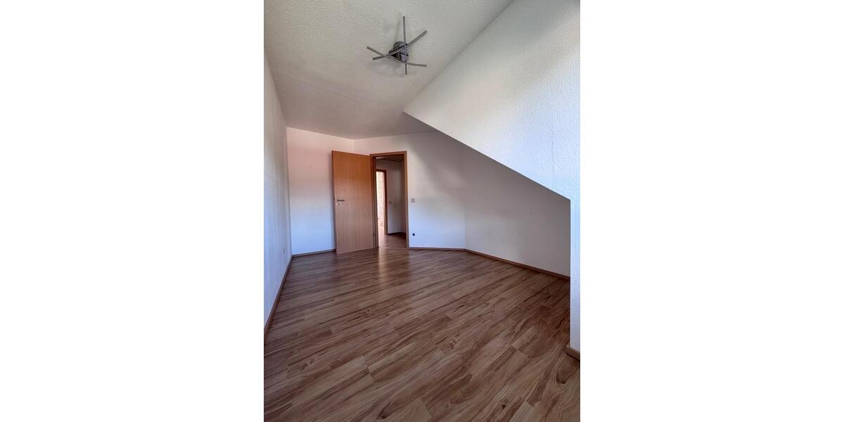 Dachgeschoßwohnung Schorndorf - 4 Zimmer, 80 m&sup2;, 255.000&euro; | Angebot:26620596