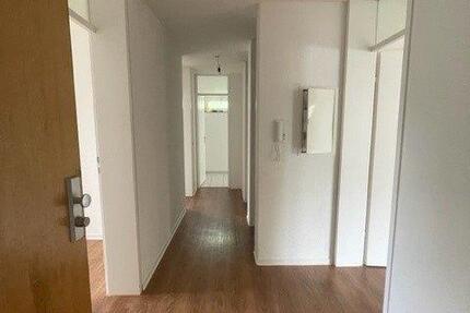 Wohnung Esslingen am Neckar Pliensauvorstadt - 4 Zimmer, 92 m&sup2;, 1.121&euro; | Angebot:25491532
