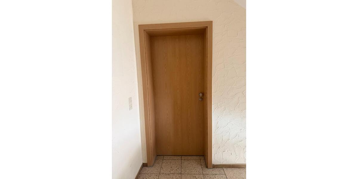 Etagenwohnung Schorndorf - 3 Zimmer, 100 m&sup2;, 550&euro; | Angebot:27554105
